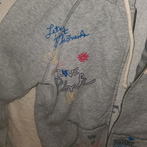 ☆ HTF vintage embroidered vs pink hoodie - Picture 6 of 15